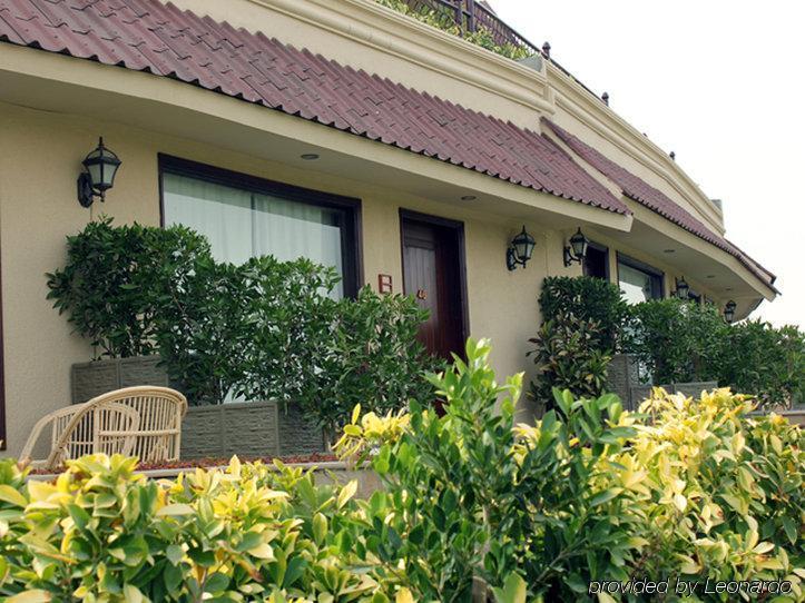 Dreamworld Resort, Hotel & Golf Course Karachi Exterior foto