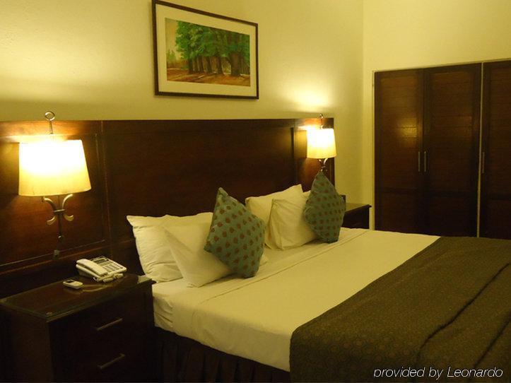 Dreamworld Resort, Hotel & Golf Course Karachi Exterior foto