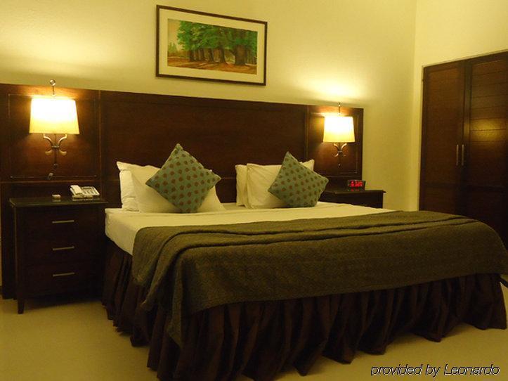 Dreamworld Resort, Hotel & Golf Course Karachi Exterior foto