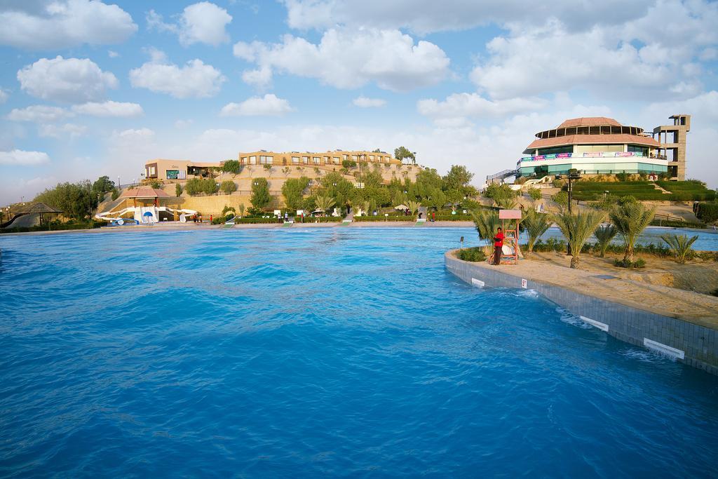 Dreamworld Resort, Hotel & Golf Course Karachi Exterior foto