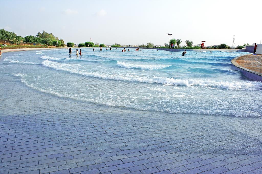 Dreamworld Resort, Hotel & Golf Course Karachi Exterior foto