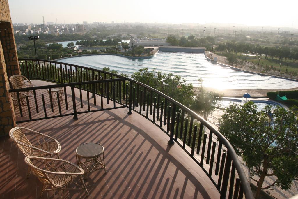 Dreamworld Resort, Hotel & Golf Course Karachi Exterior foto