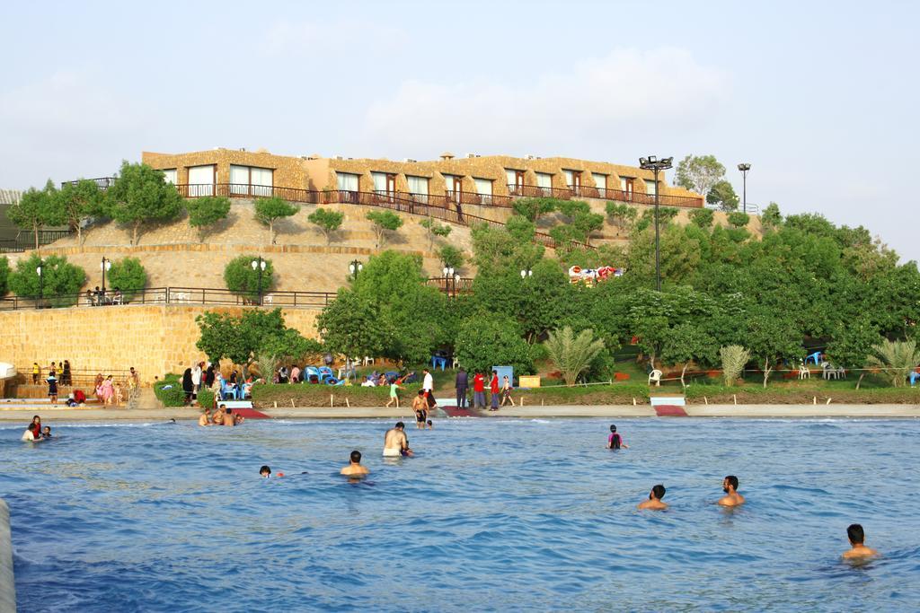 Dreamworld Resort, Hotel & Golf Course Karachi Exterior foto