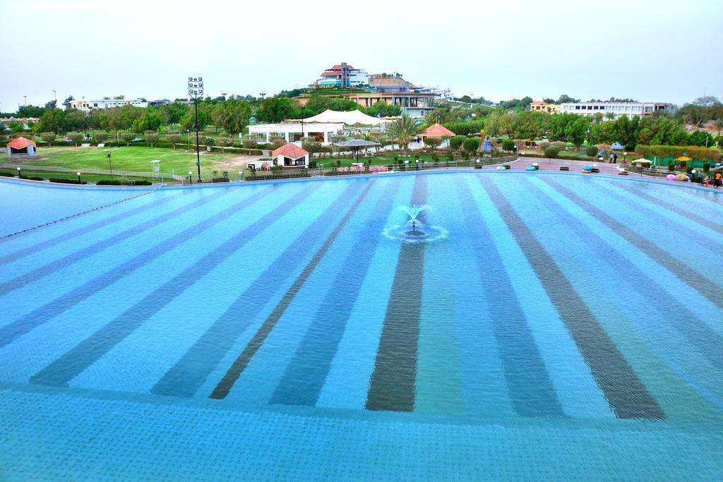 Dreamworld Resort, Hotel & Golf Course Karachi Exterior foto