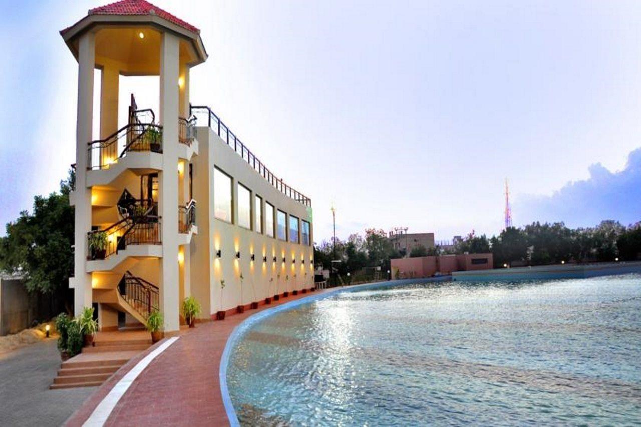 Dreamworld Resort, Hotel & Golf Course Karachi Exterior foto
