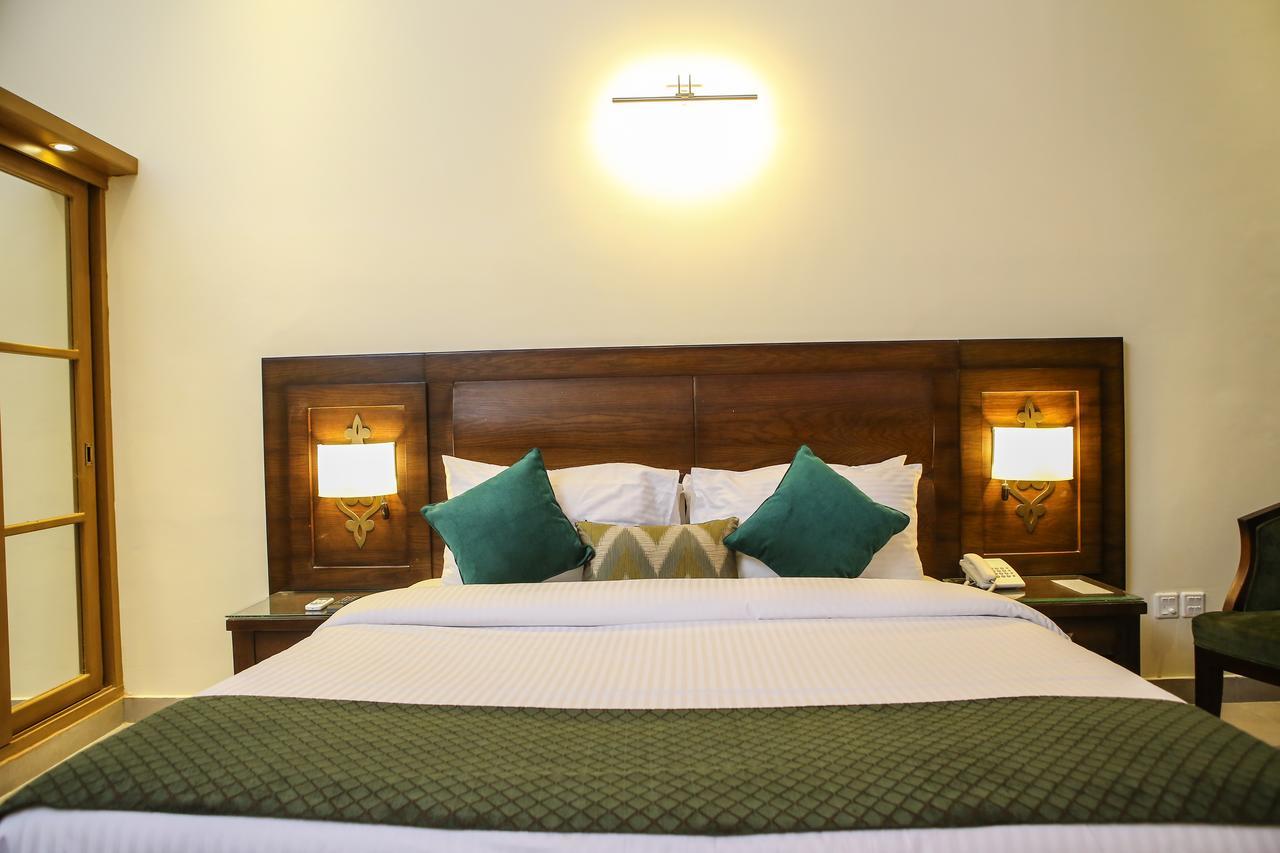 Dreamworld Resort, Hotel & Golf Course Karachi Exterior foto