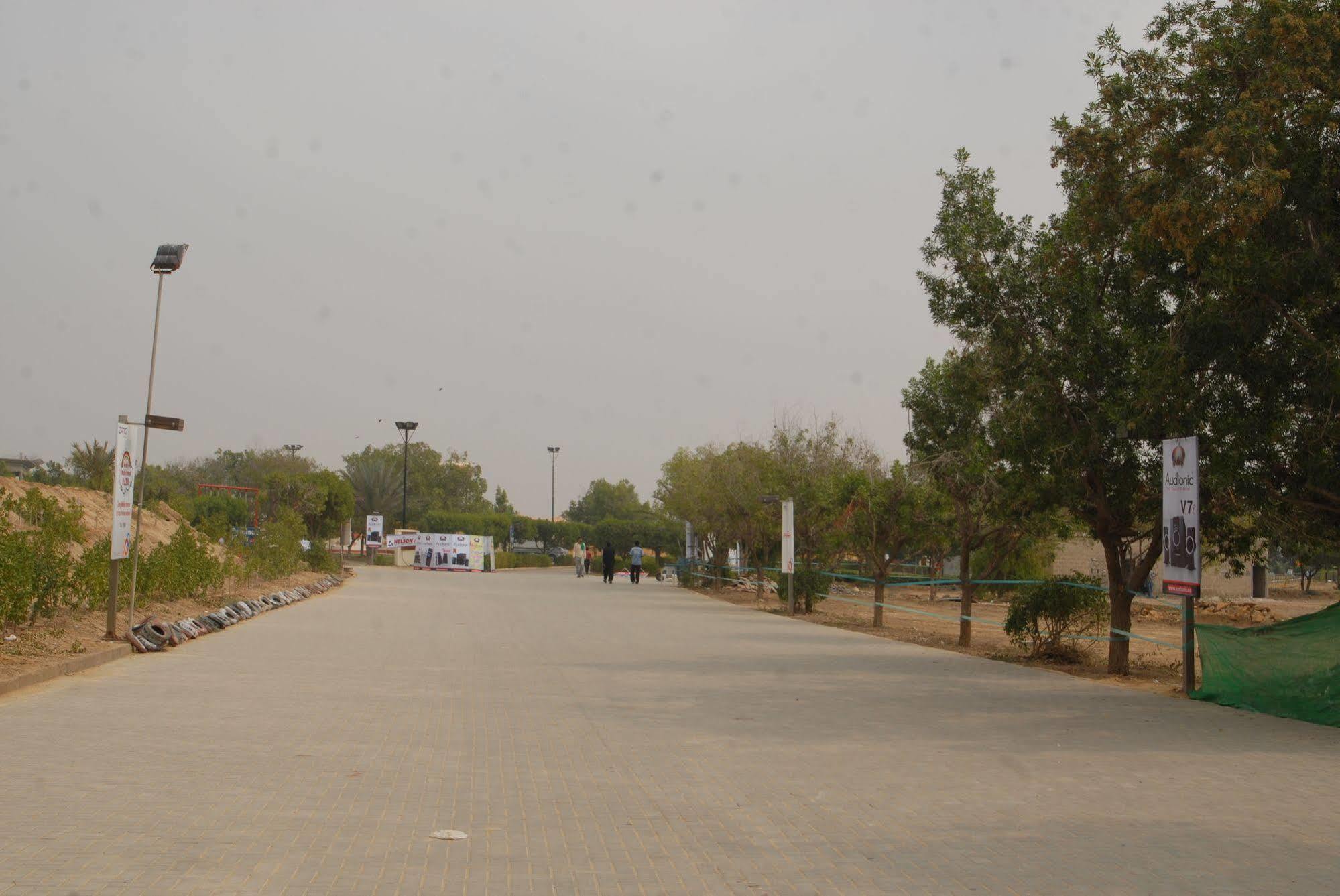 Dreamworld Resort, Hotel & Golf Course Karachi Exterior foto