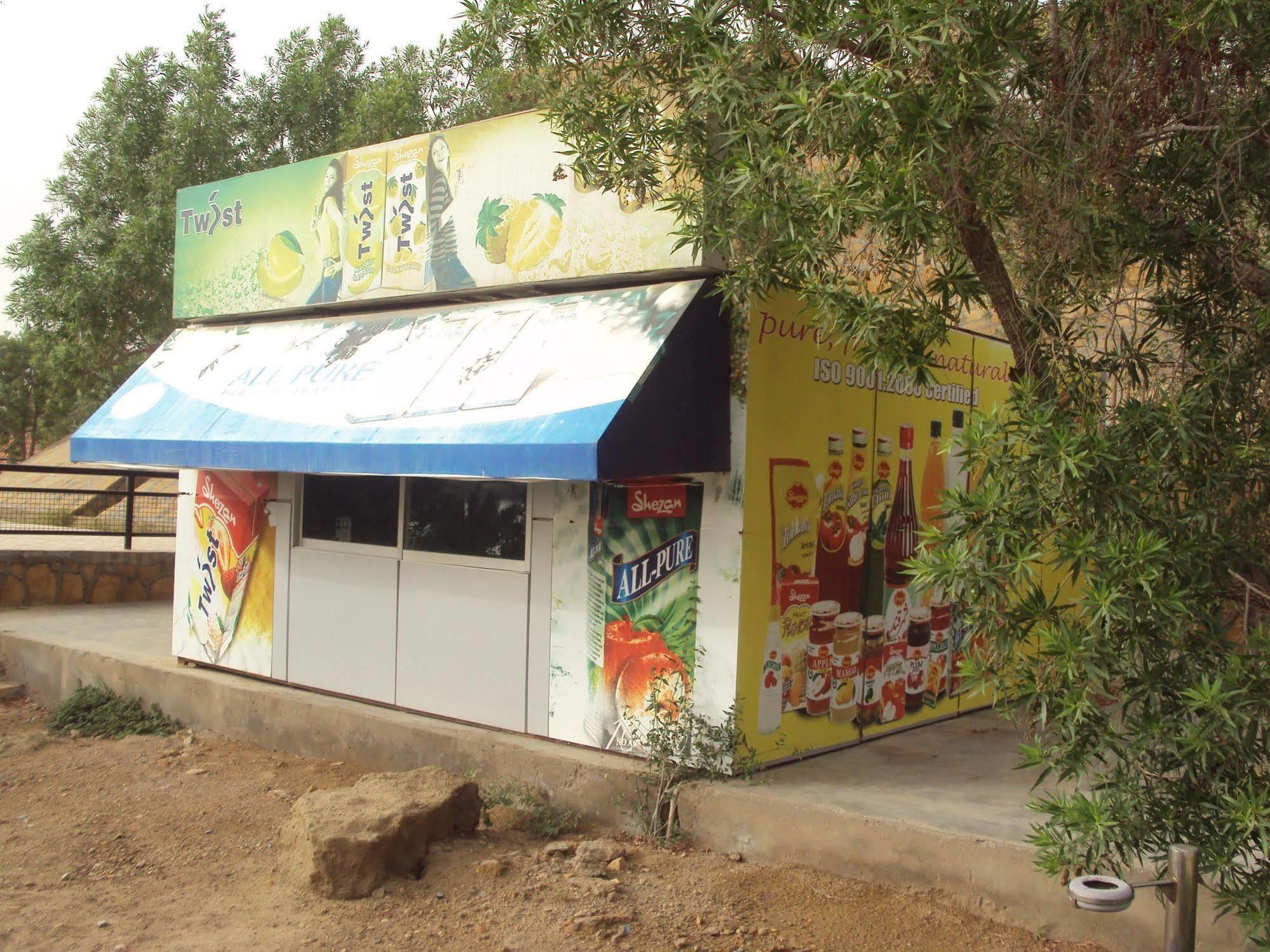 Dreamworld Resort, Hotel & Golf Course Karachi Exterior foto