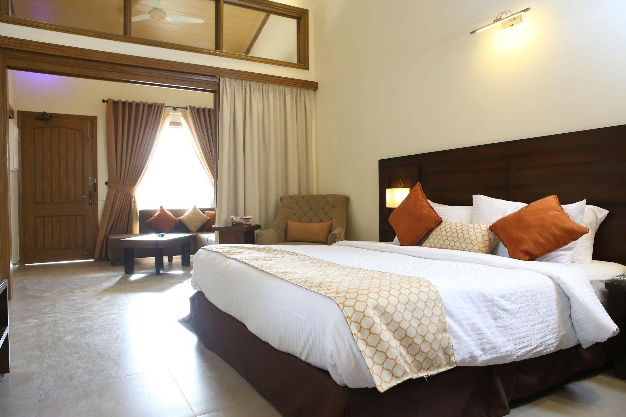 Dreamworld Resort, Hotel & Golf Course Karachi Exterior foto