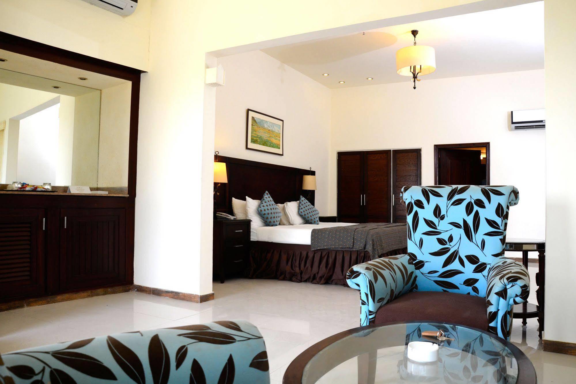 Dreamworld Resort, Hotel & Golf Course Karachi Exterior foto